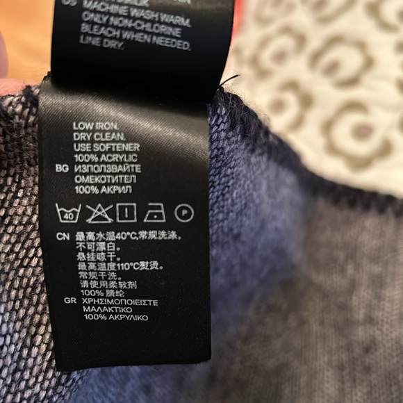 H&M cape maroons and greys and black print.  One Size - Picture 5 of 5